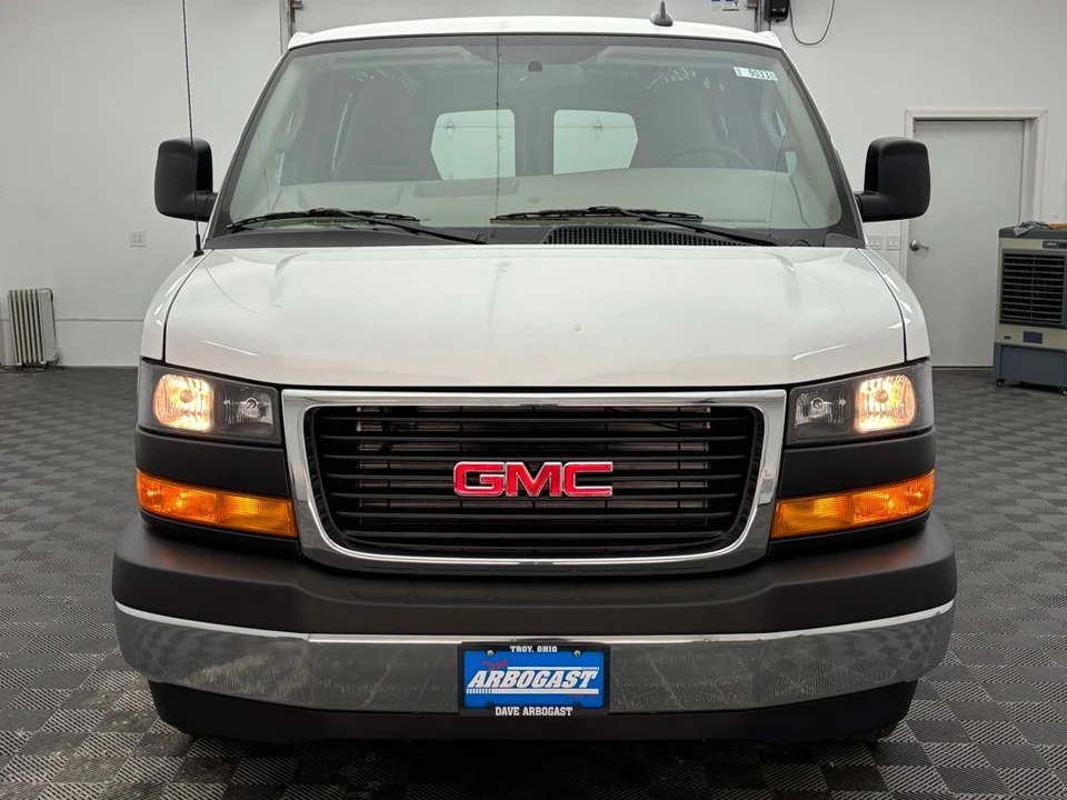 2025 GMC Savana - Image 12 of 21