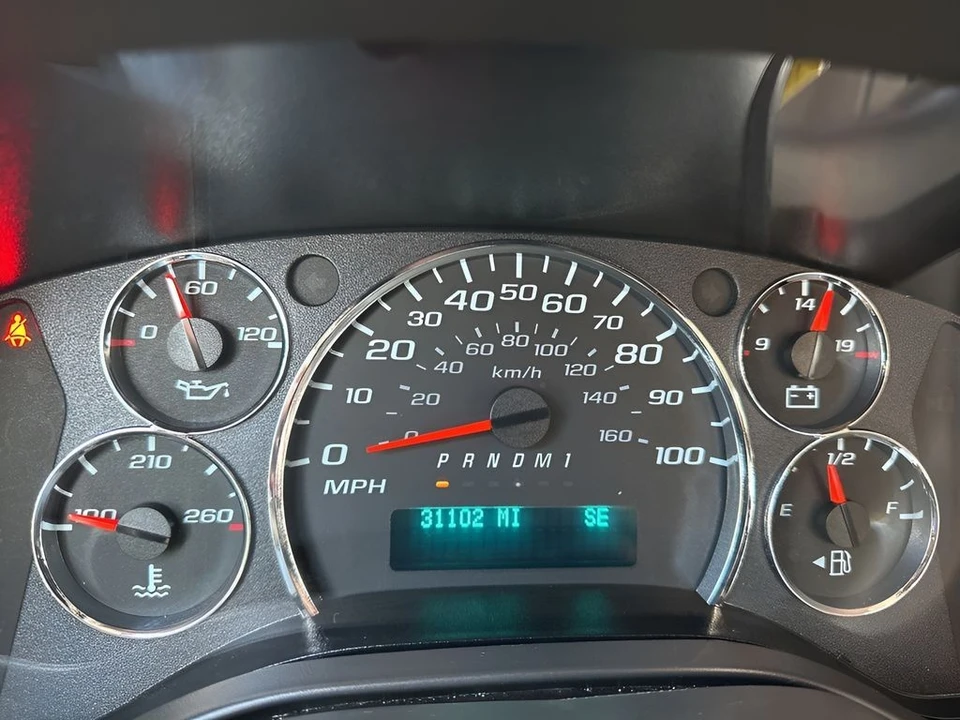 2025 GMC Savana - Image 17 of 21