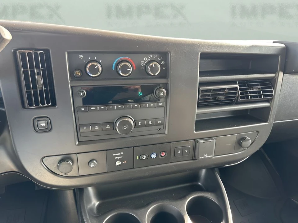 2025 GMC Savana - Image 14 of 21