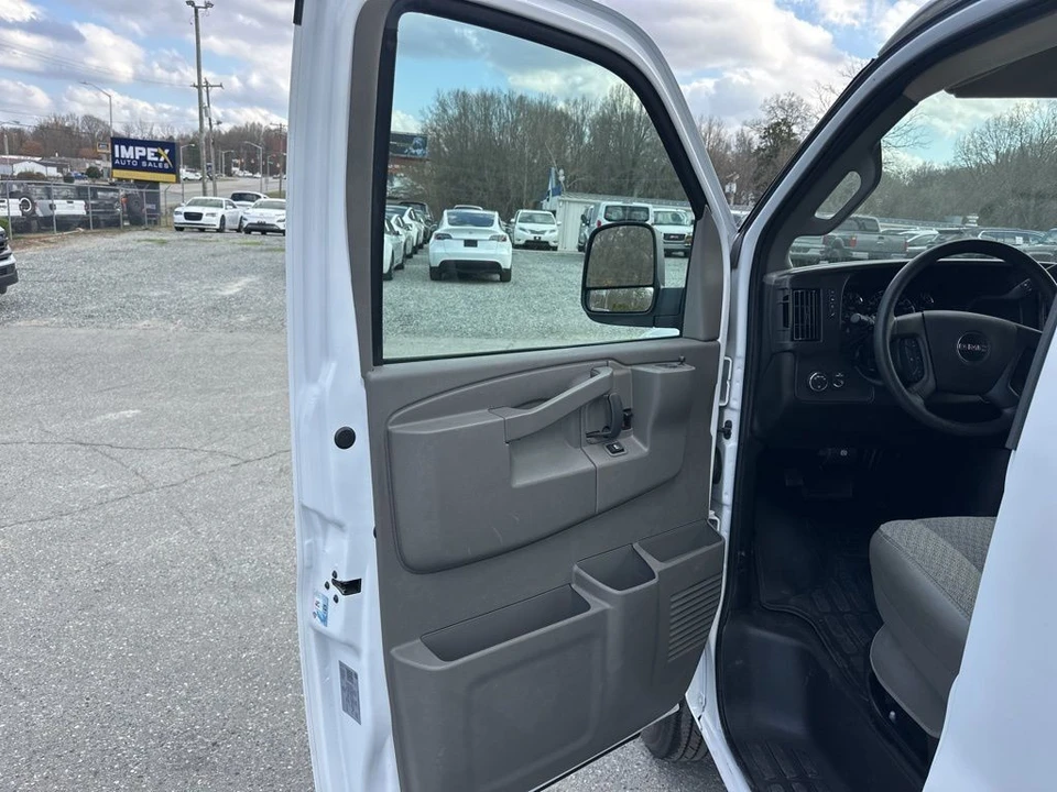 2025 GMC Savana - Image 20 of 21