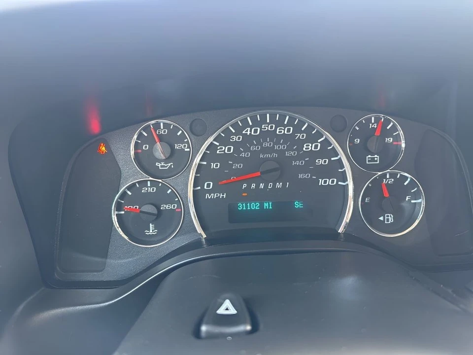 2025 GMC Savana - Image 18 of 21