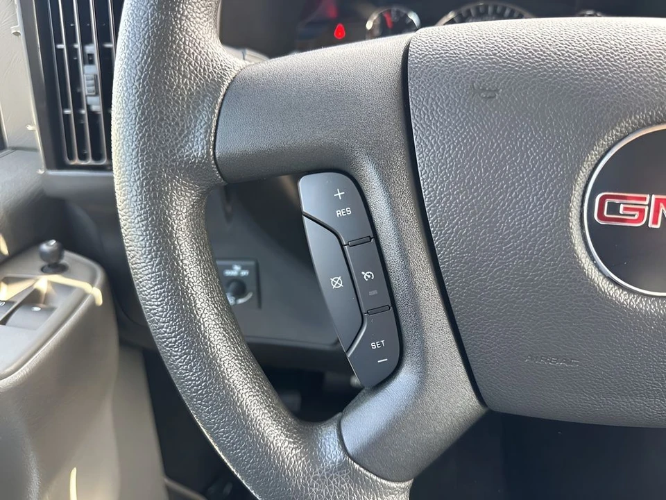 2025 GMC Savana - Image 13 of 21