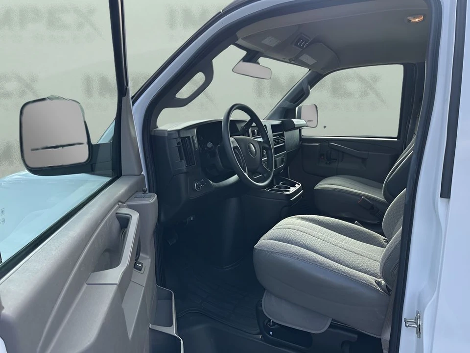 2025 GMC Savana - Image 9 of 21
