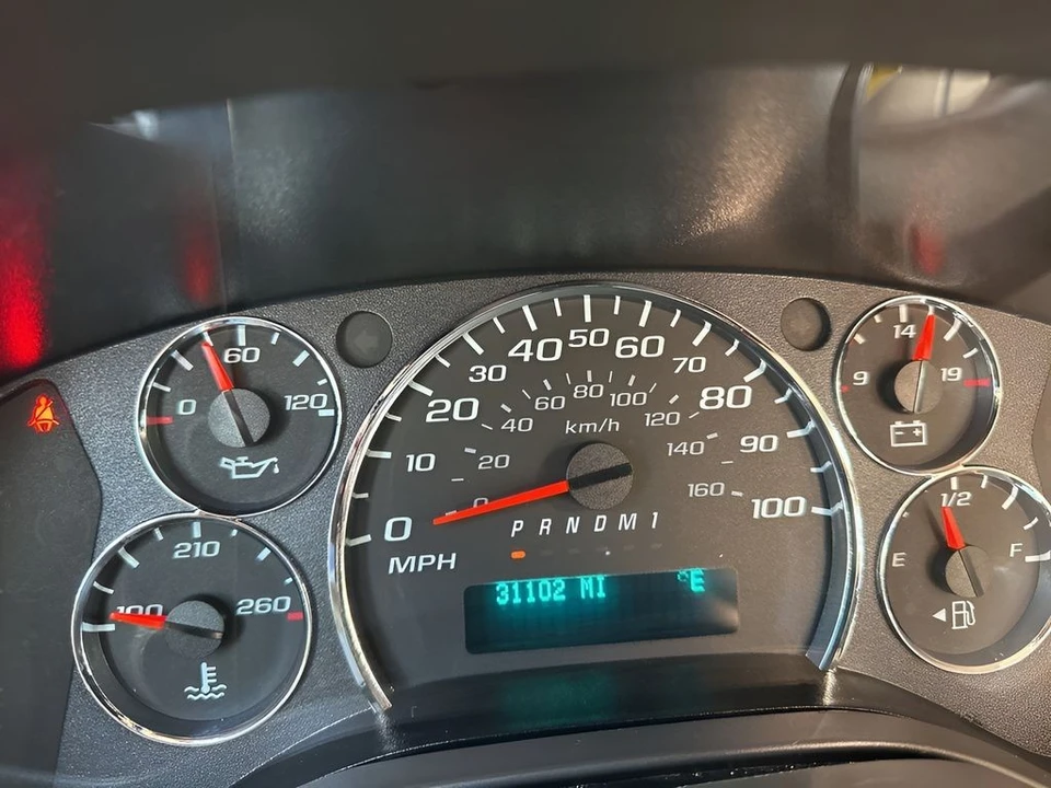 2025 GMC Savana - Image 16 of 21