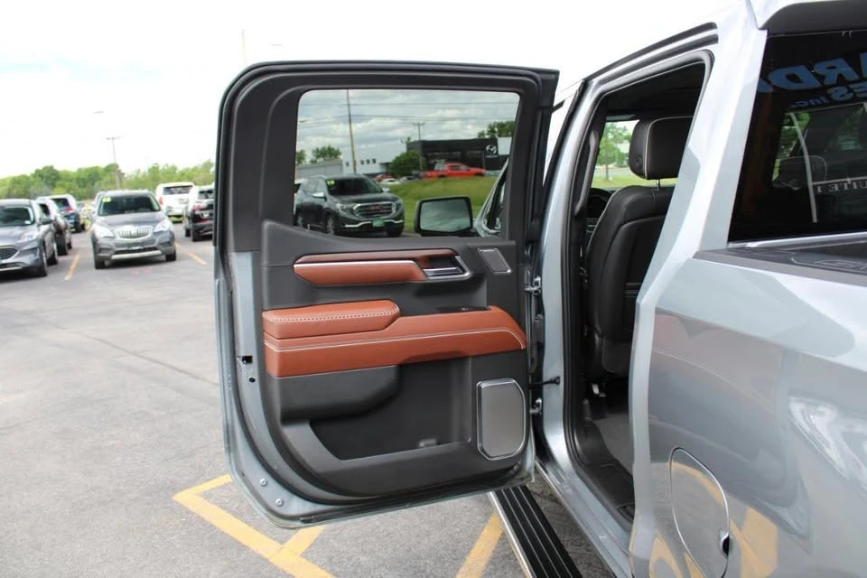 2025 GMC Sierra 5th Gen - Image 19 of 20