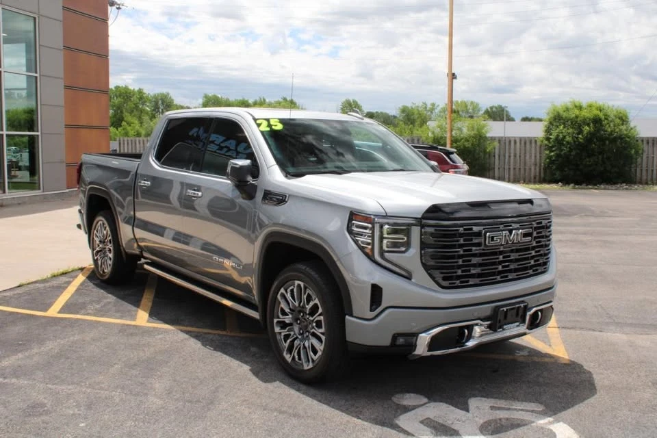 2025 GMC Sierra 5th Gen - Image 7 of 20
