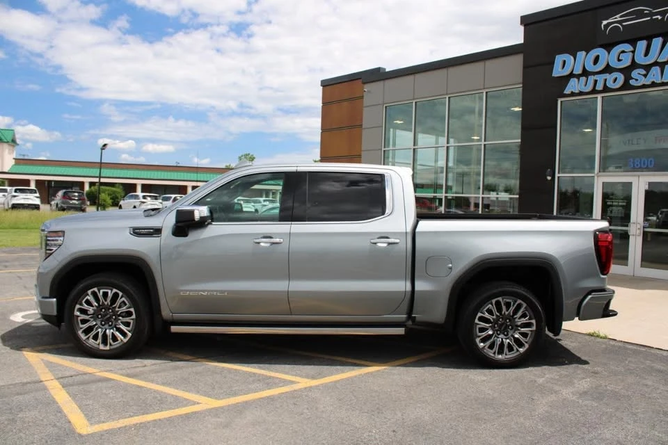 2025 GMC Sierra 5th Gen - Image 12 of 20
