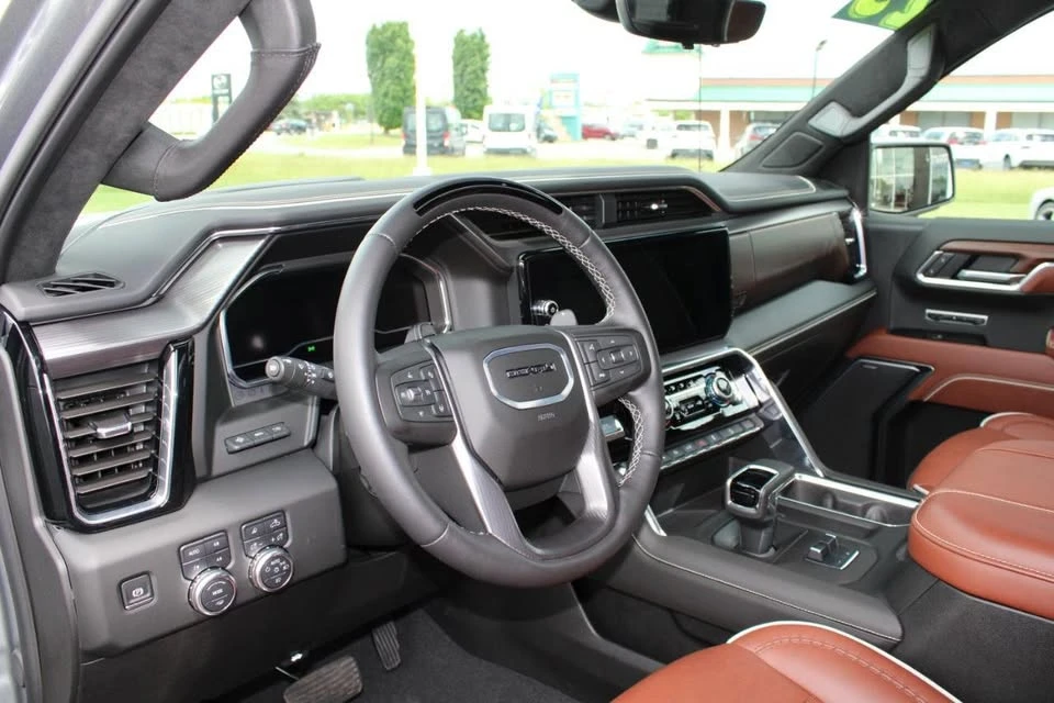 2025 GMC Sierra 5th Gen - Image 17 of 20