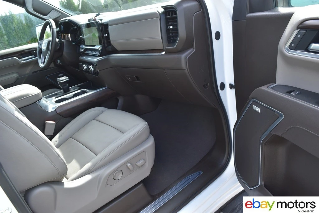 2025 GMC Sierra 5th Gen - Image 16 of 21