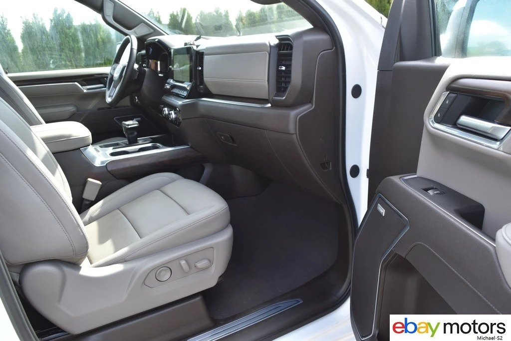 2025 GMC Sierra 5th Gen - Image 17 of 21