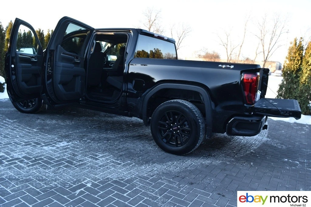 2025 GMC Sierra 5th Gen - Image 18 of 21