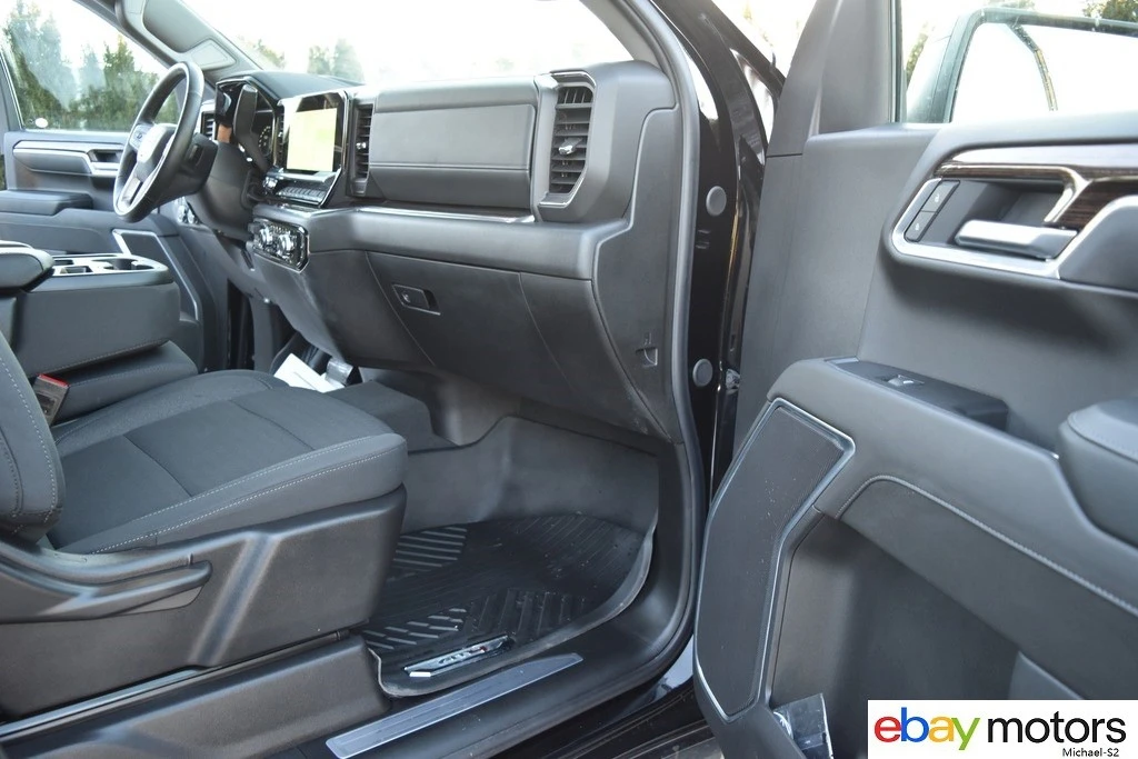 2025 GMC Sierra 5th Gen - Image 16 of 21