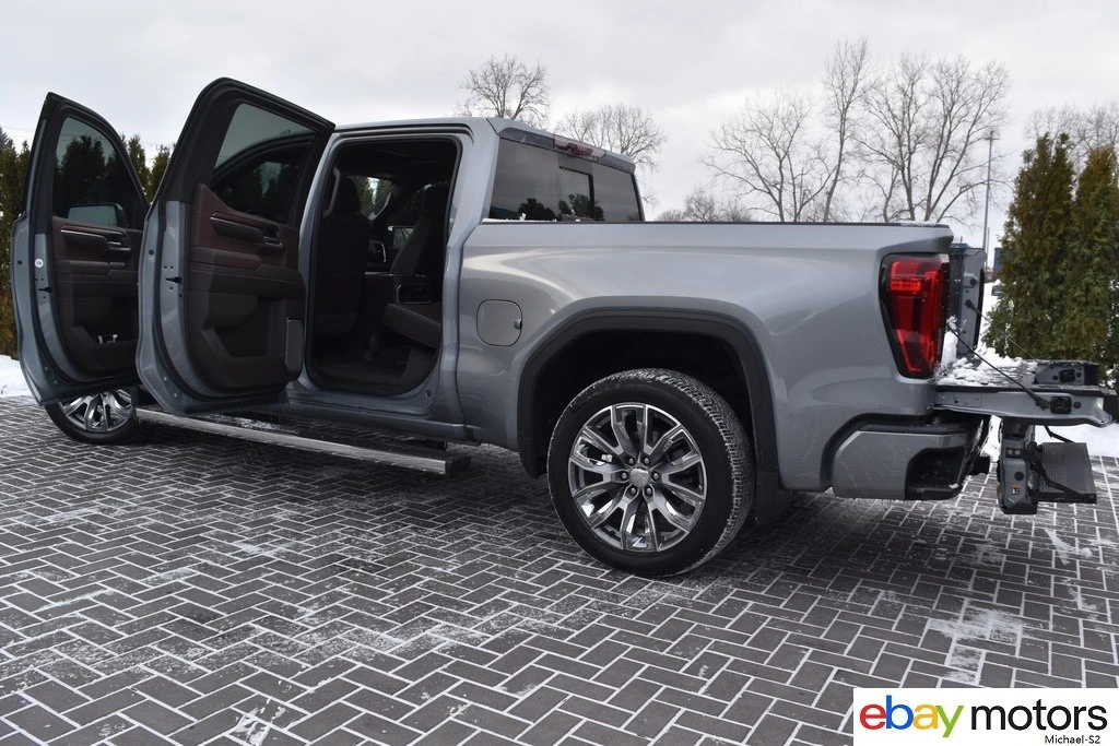 2025 GMC Sierra 5th Gen - Image 18 of 21