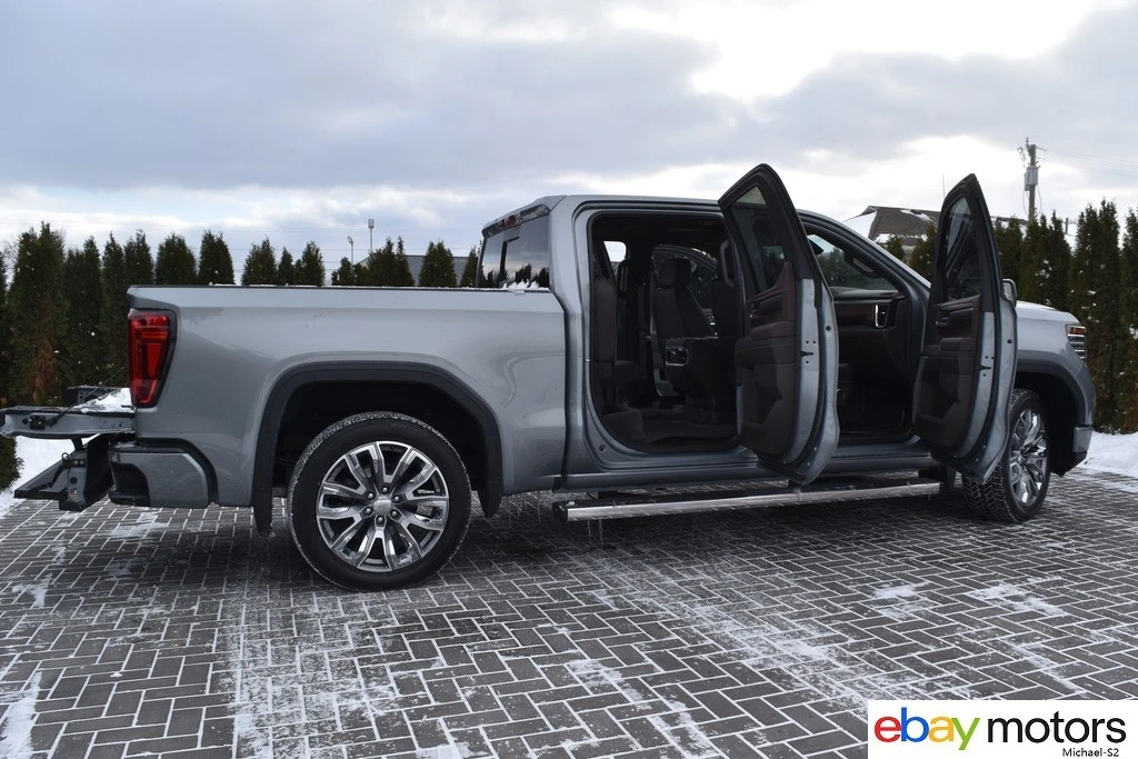 2025 GMC Sierra 5th Gen - Image 19 of 21