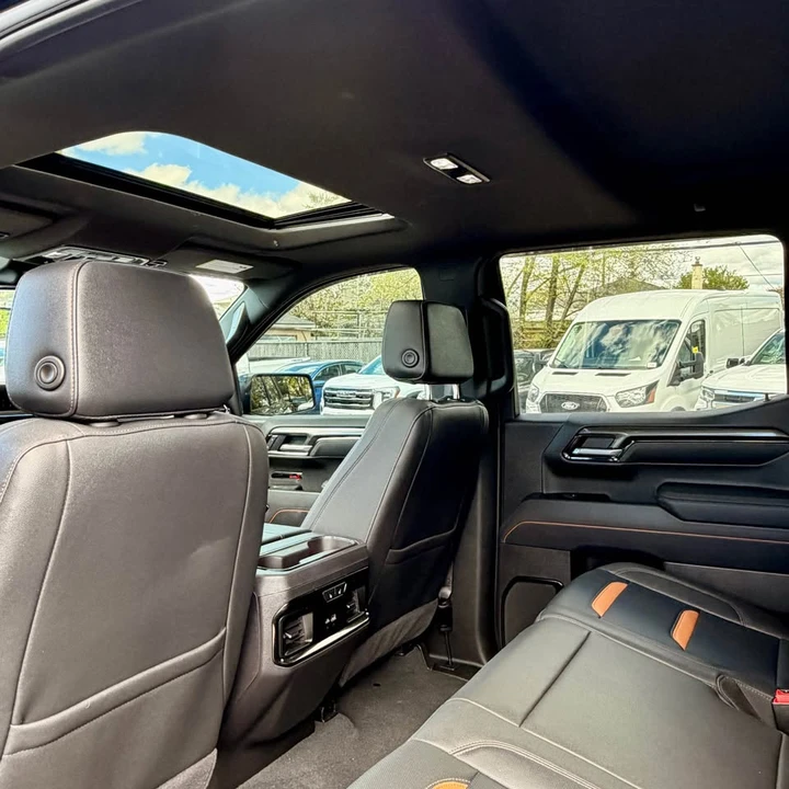 2025 GMC Sierra 5th Gen - Image 4 of 9