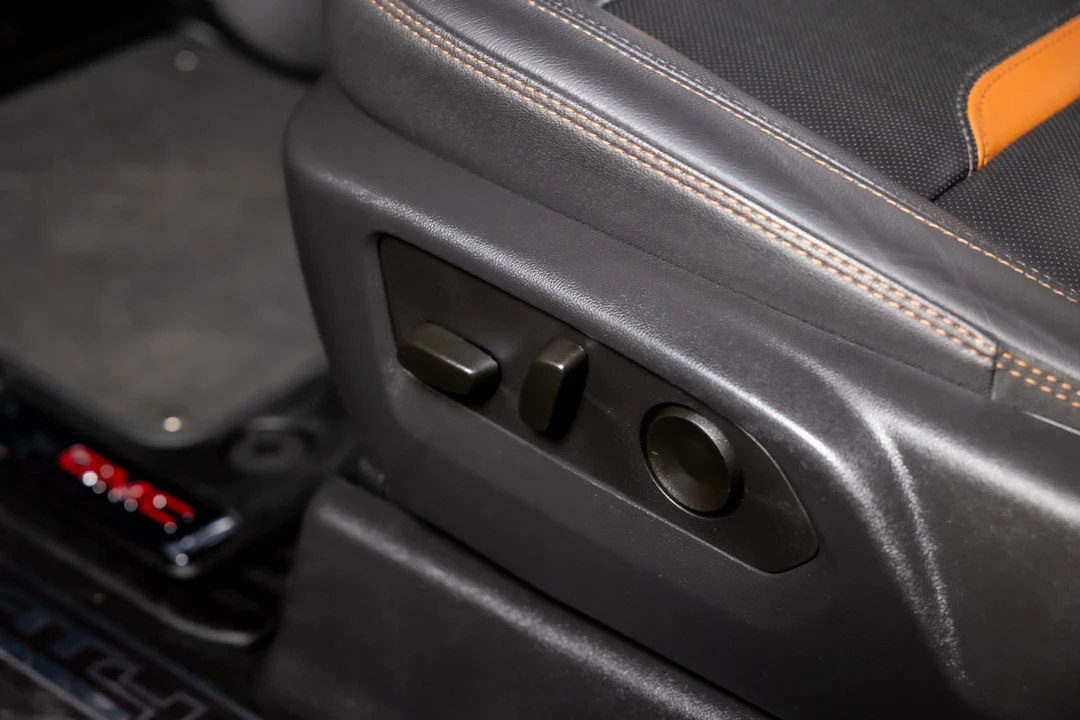 2025 GMC Sierra 5th Gen - Image 16 of 21