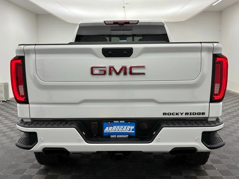 2025 GMC Sierra 5th Gen - Image 9 of 12