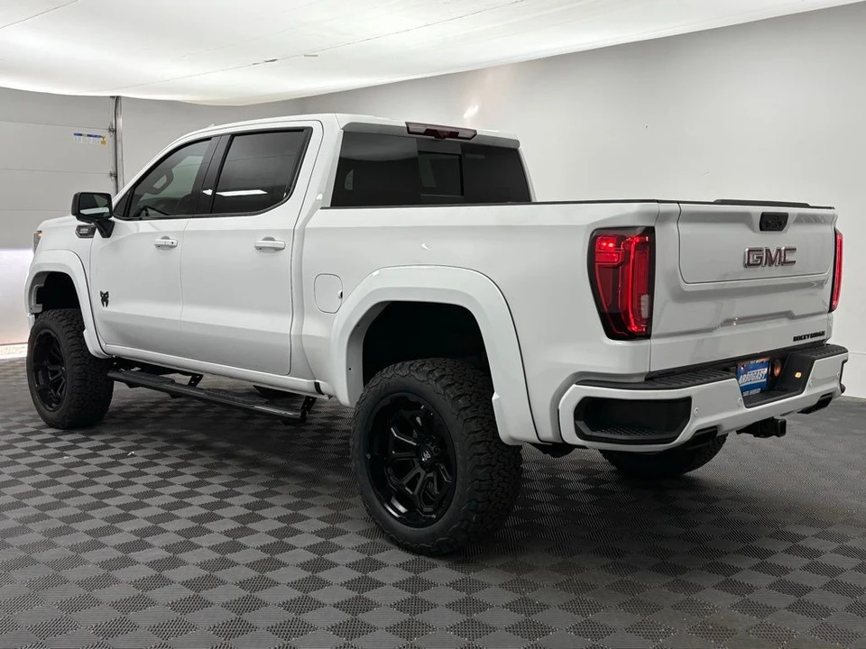 2025 GMC Sierra 5th Gen - Image 11 of 12