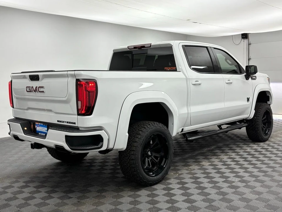 2025 GMC Sierra 5th Gen - Image 8 of 12