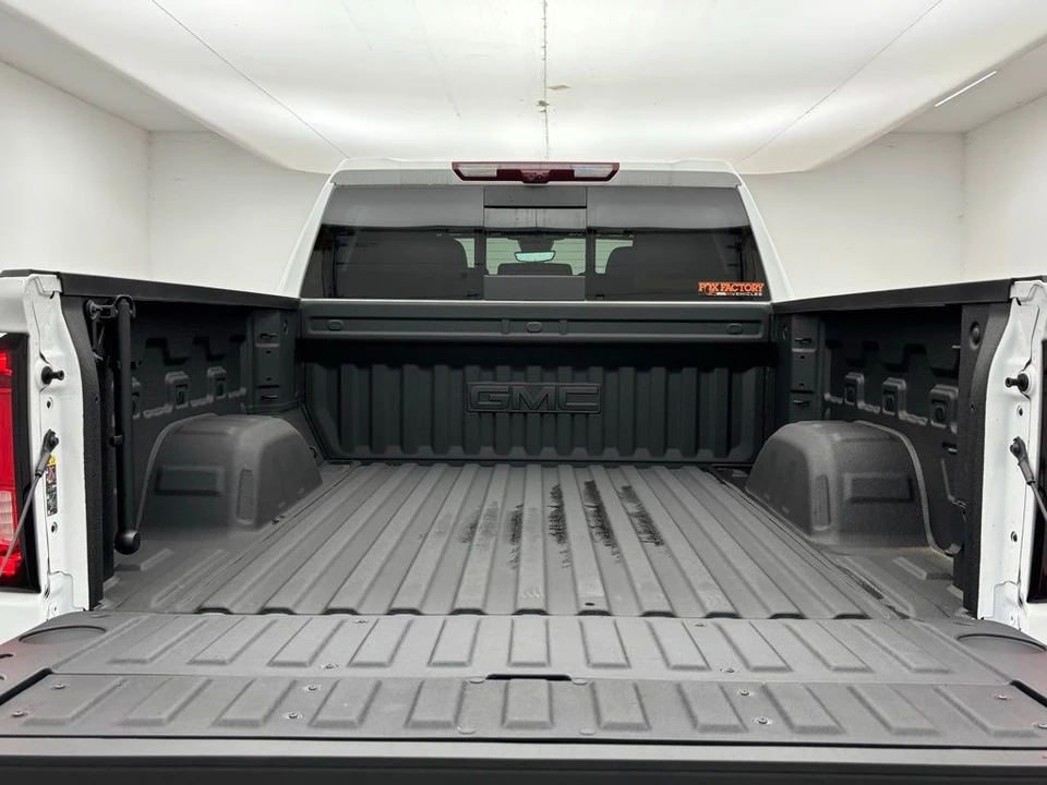 2025 GMC Sierra 5th Gen - Image 10 of 12