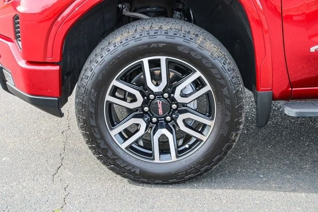 2025 GMC Sierra 5th Gen - Image 9 of 21