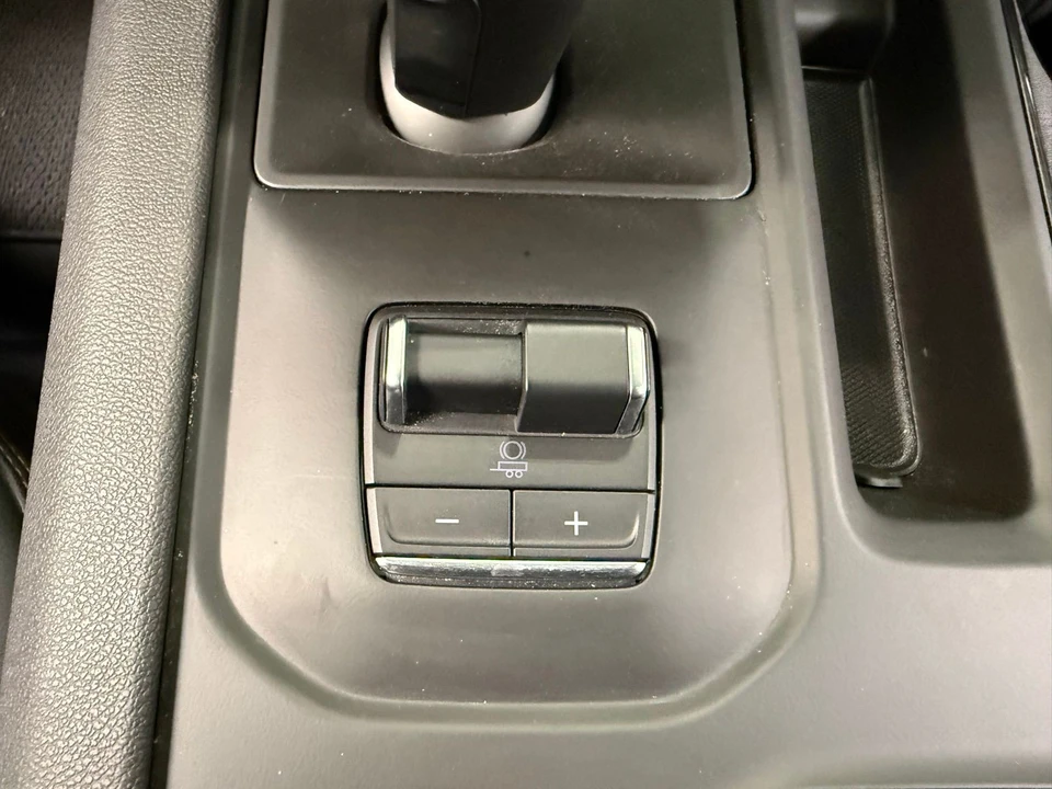 2025 GMC Sierra 5th Gen - Image 28 of 31