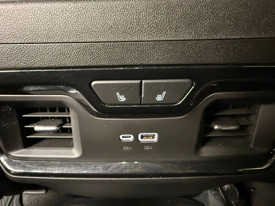 2025 GMC Sierra 5th Gen - Image 19 of 21