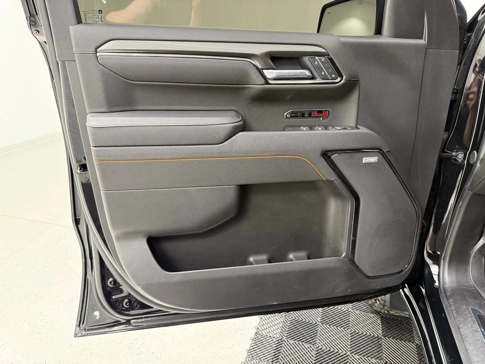 2025 GMC Sierra 5th Gen - Image 16 of 21