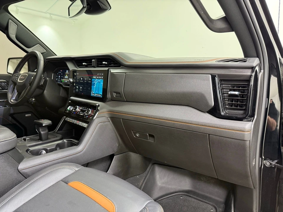 2025 GMC Sierra 5th Gen - Image 26 of 31