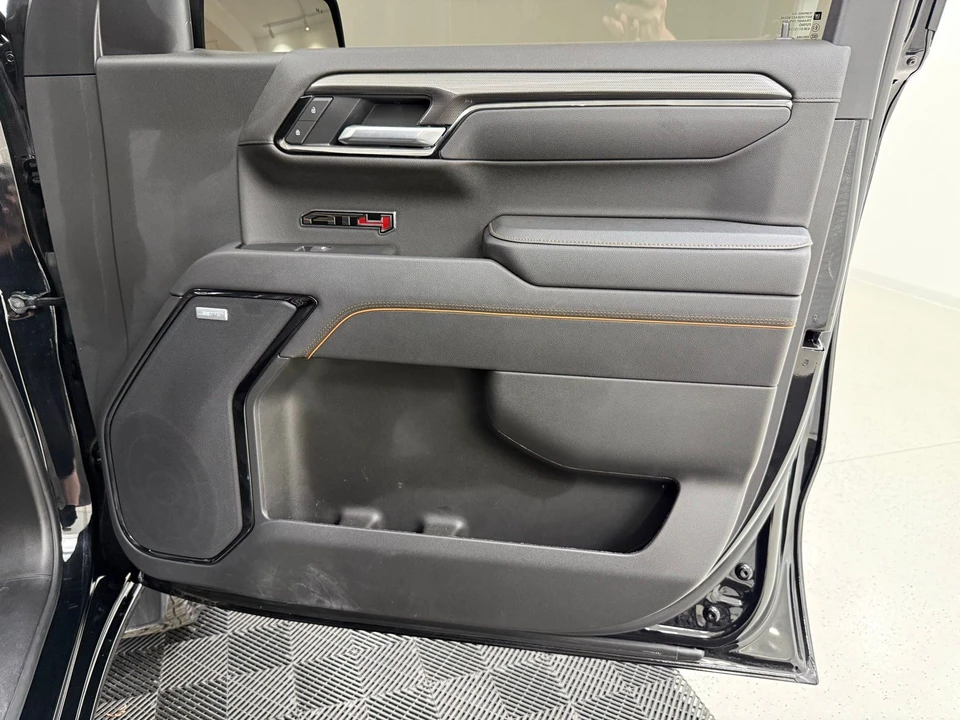 2025 GMC Sierra 5th Gen - Image 27 of 31