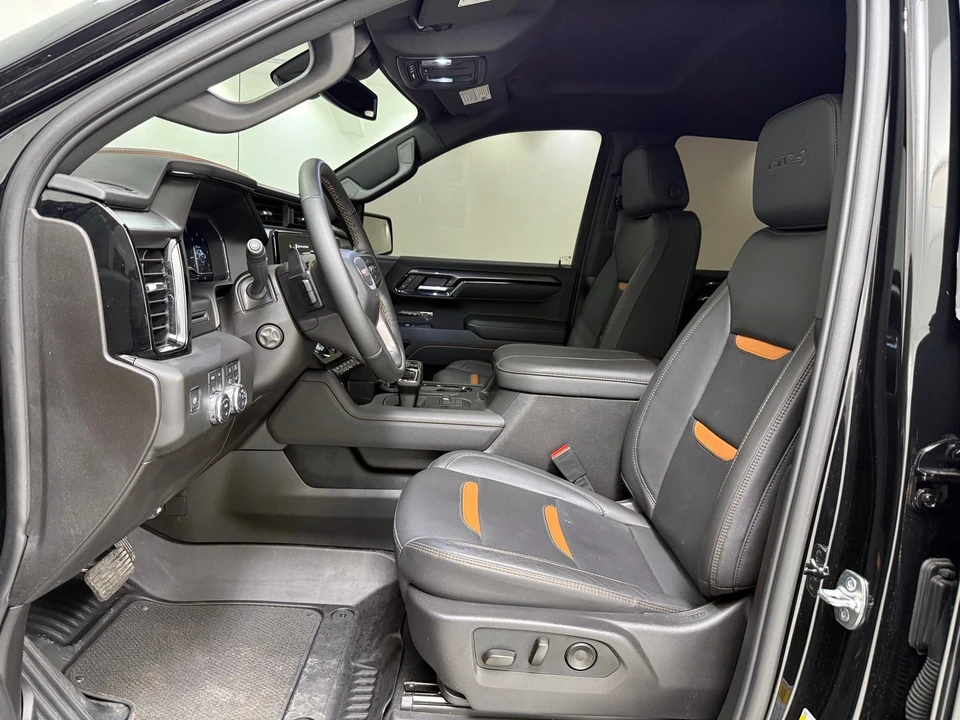 2025 GMC Sierra 5th Gen - Image 17 of 21