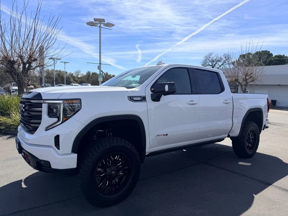 2025 GMC Sierra 5th Gen - Image 2 of 8