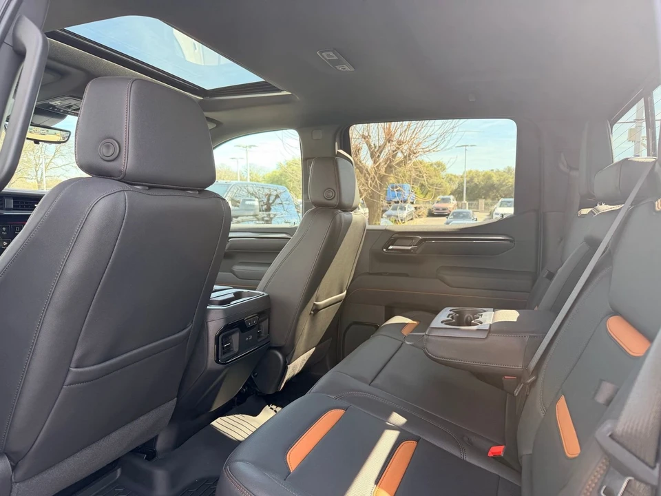 2025 GMC Sierra 5th Gen - Image 6 of 8