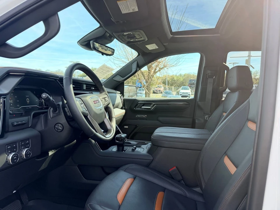 2025 GMC Sierra 5th Gen - Image 5 of 8