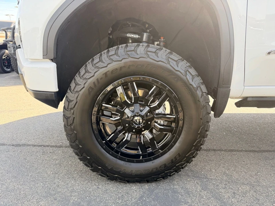 2025 GMC Sierra 5th Gen - Image 7 of 8
