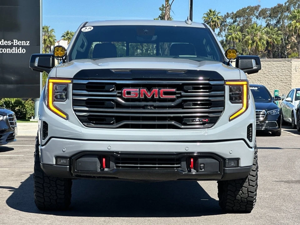 2025 GMC Sierra 5th Gen - Image 8 of 21