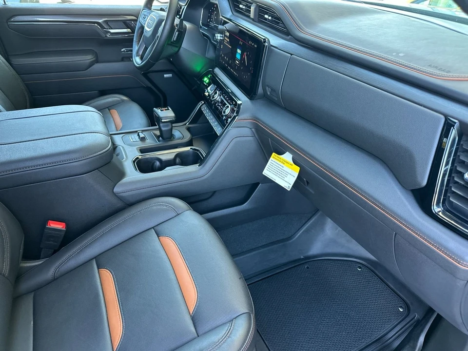2025 GMC Sierra 5th Gen - Image 16 of 21