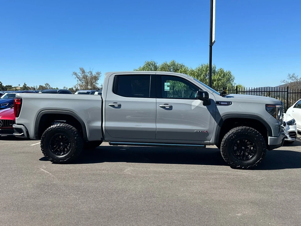 2025 GMC Sierra 5th Gen - Image 2 of 21