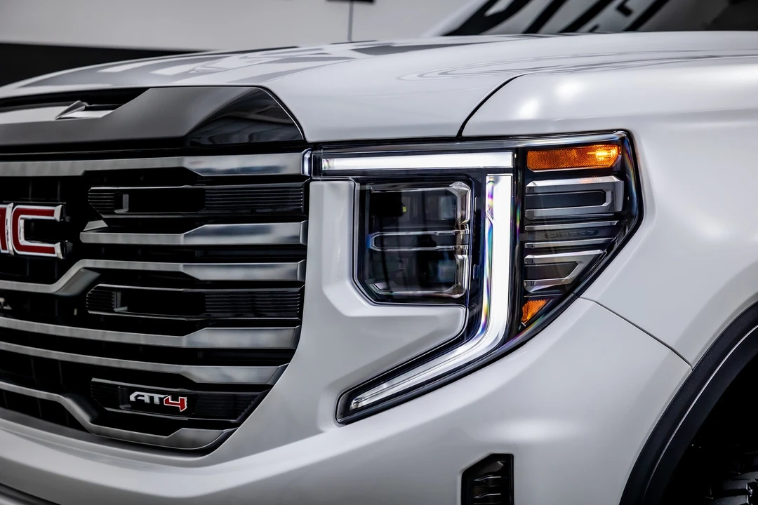 2025 GMC Sierra 5th Gen - Image 15 of 21