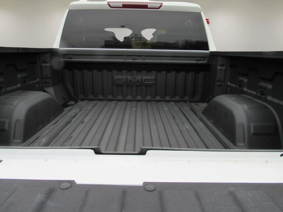 2025 GMC Sierra 5th Gen - Image 14 of 31