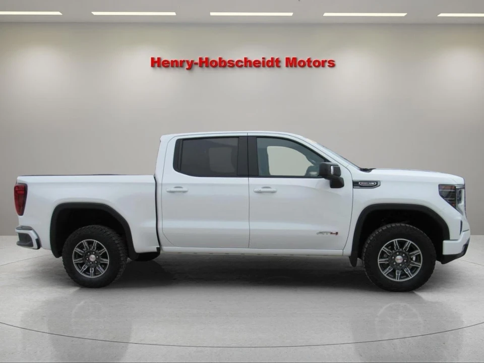 2025 GMC Sierra 5th Gen - Image 9 of 21