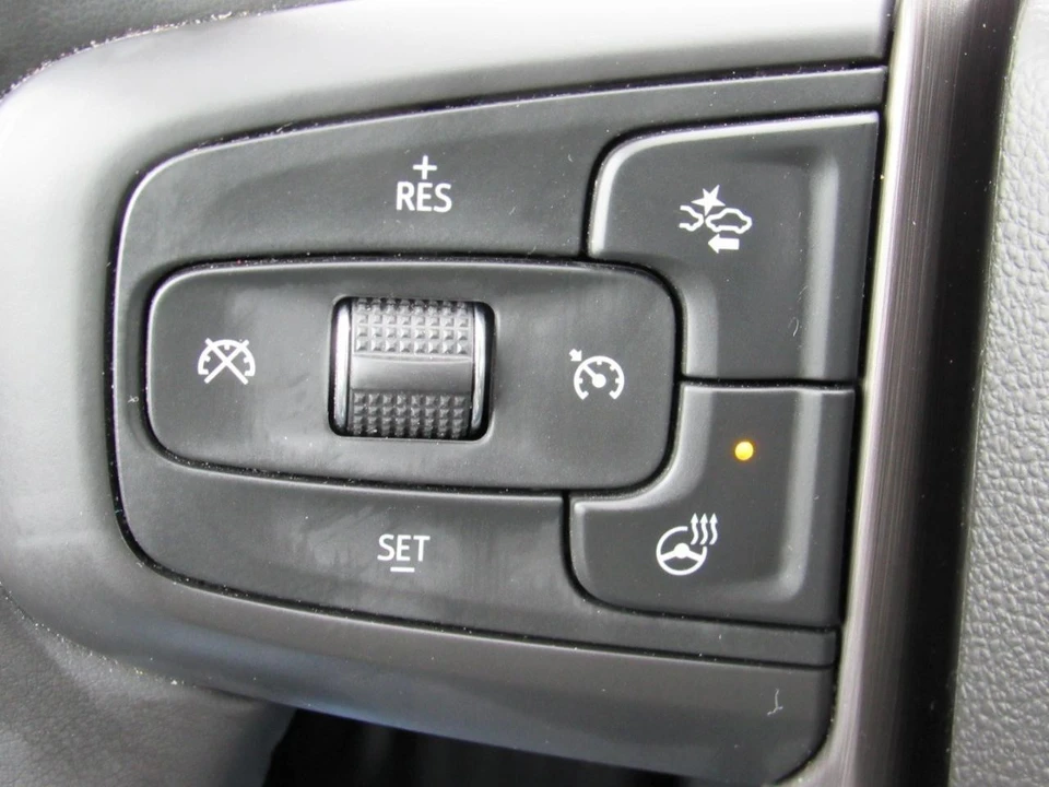 2025 GMC Sierra 5th Gen - Image 26 of 31