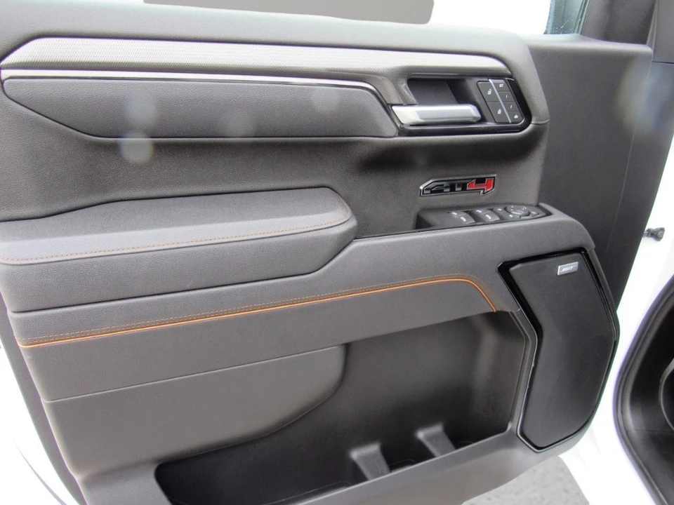 2025 GMC Sierra 5th Gen - Image 19 of 31
