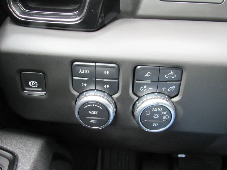 2025 GMC Sierra 5th Gen - Image 23 of 31