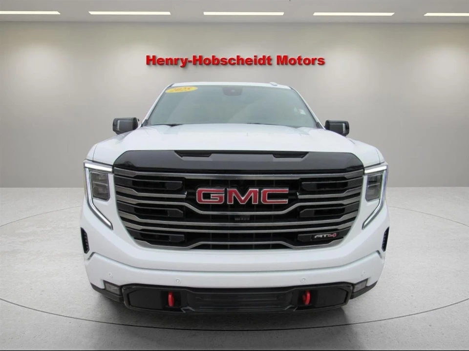 2025 GMC Sierra 5th Gen - Image 2 of 31