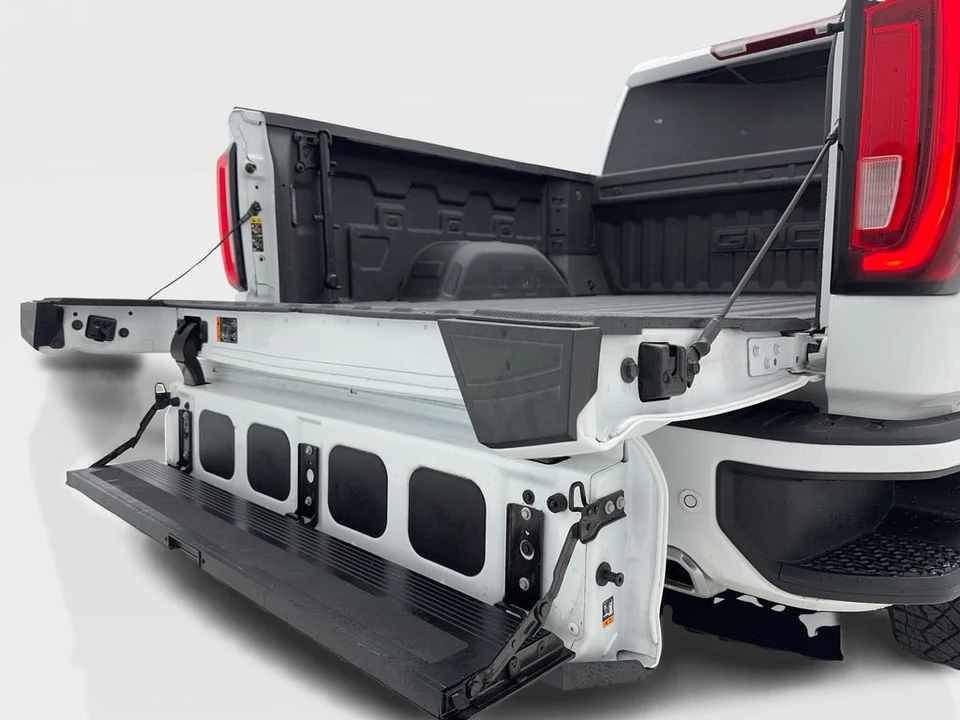 2025 GMC Sierra 5th Gen - Image 19 of 21