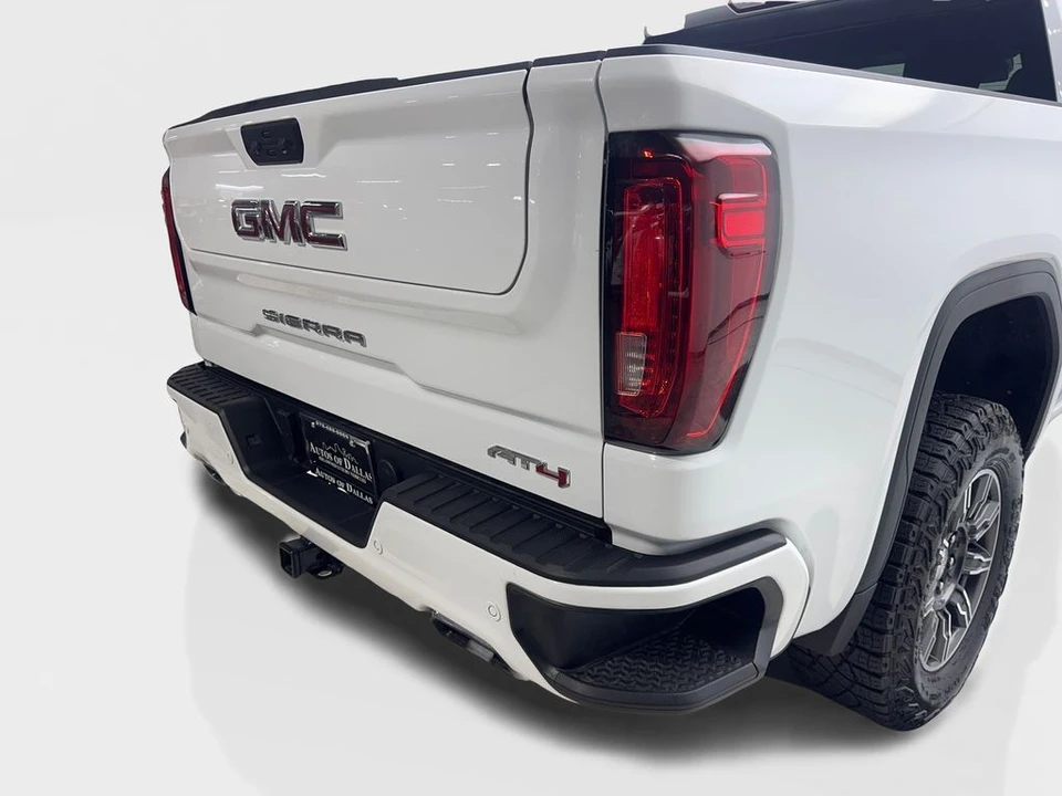 2025 GMC Sierra 5th Gen - Image 18 of 21