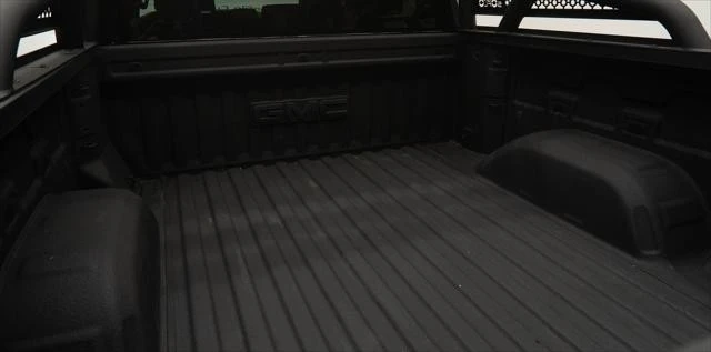 2025 GMC Sierra 5th Gen - Image 8 of 21