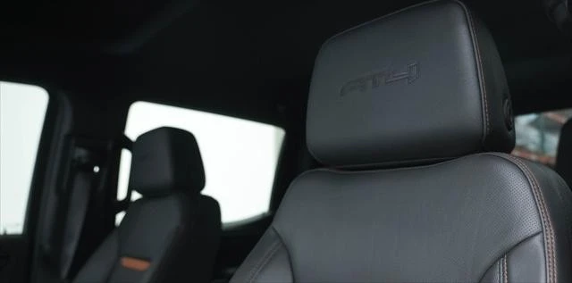 2025 GMC Sierra 5th Gen - Image 26 of 31