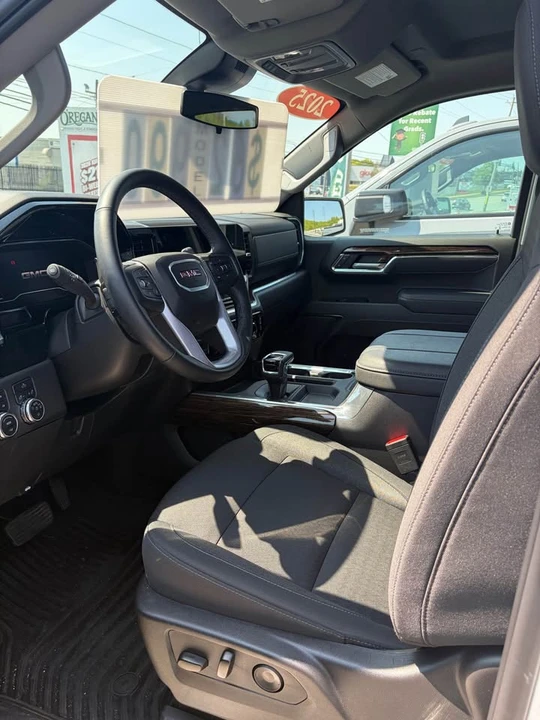 2025 GMC Sierra 5th Gen - Image 2 of 4